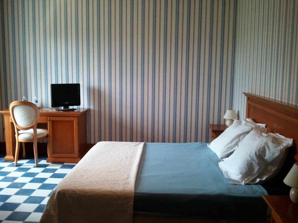 Chateau Sainte Marie Hotel Dompierre-sur-Charente Pokój zdjęcie